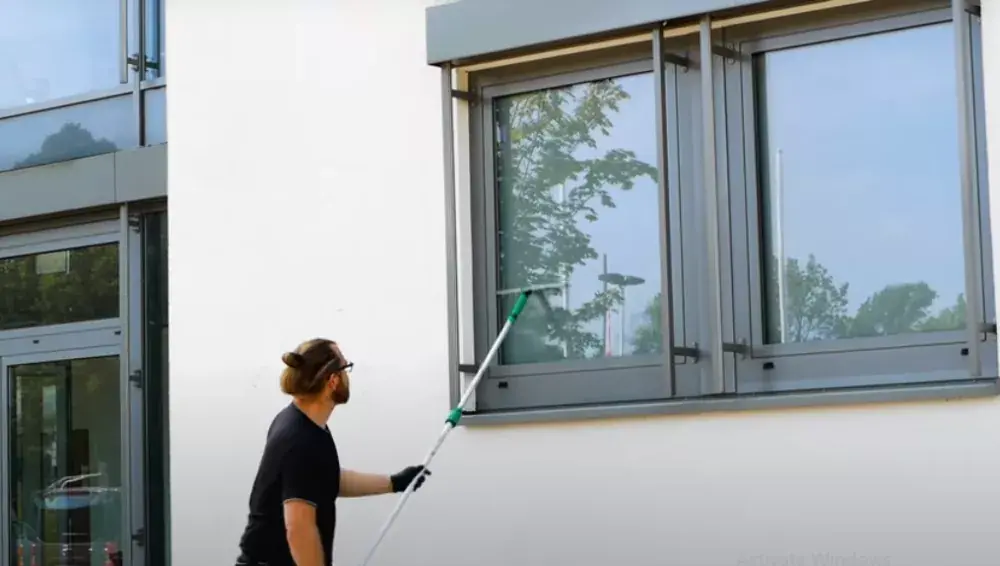 What Water Do Professional Window Cleaners Use